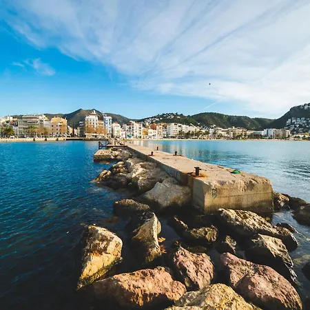 Beautiful With View Apartment Montjoi