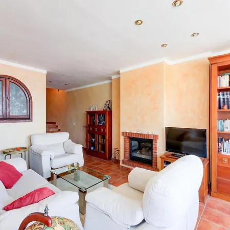 Beautiful With View Apartment Montjoi